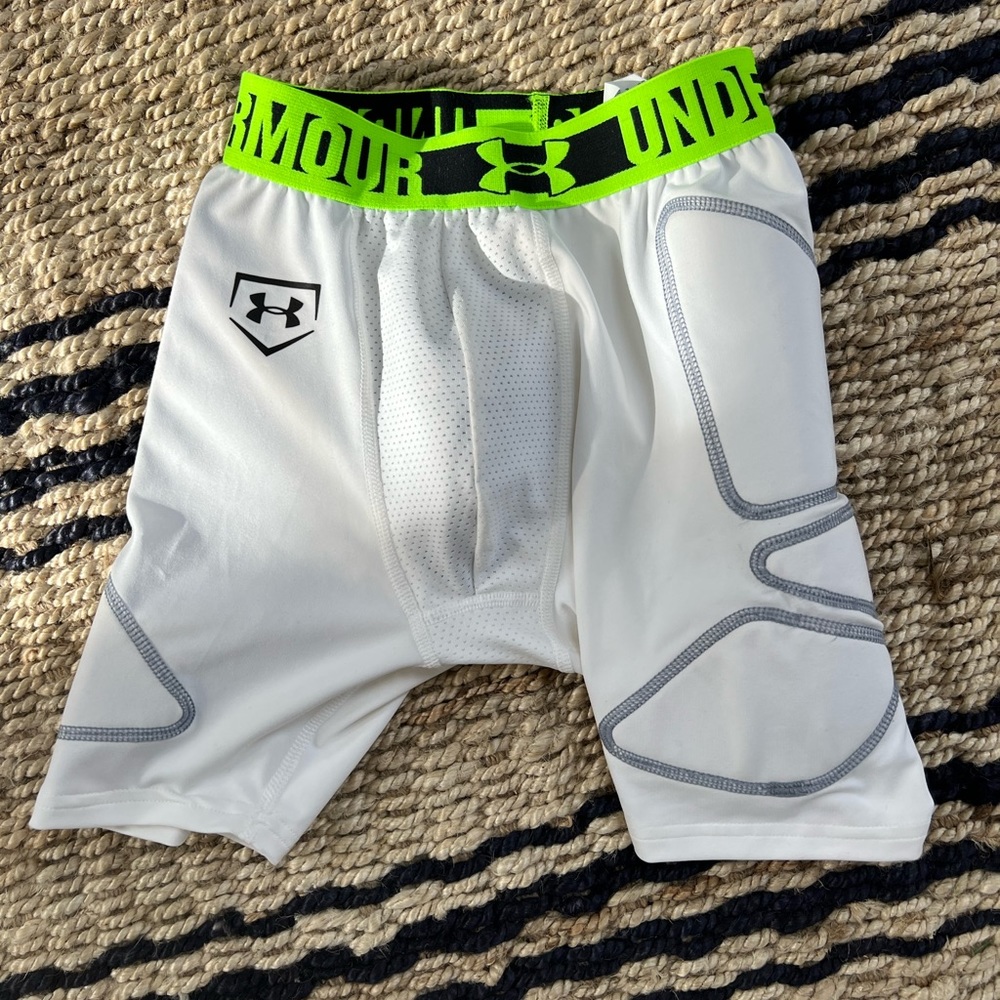 Under Armour boys performance shorts with built in cup. Sz small. NWOT